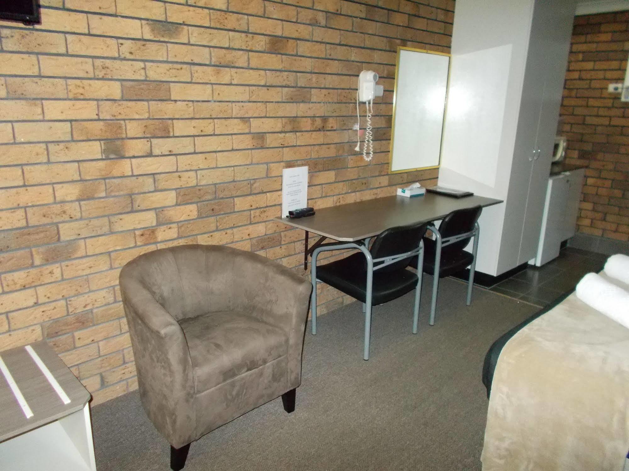 Park House Motor Inn Oakey Dış mekan fotoğraf