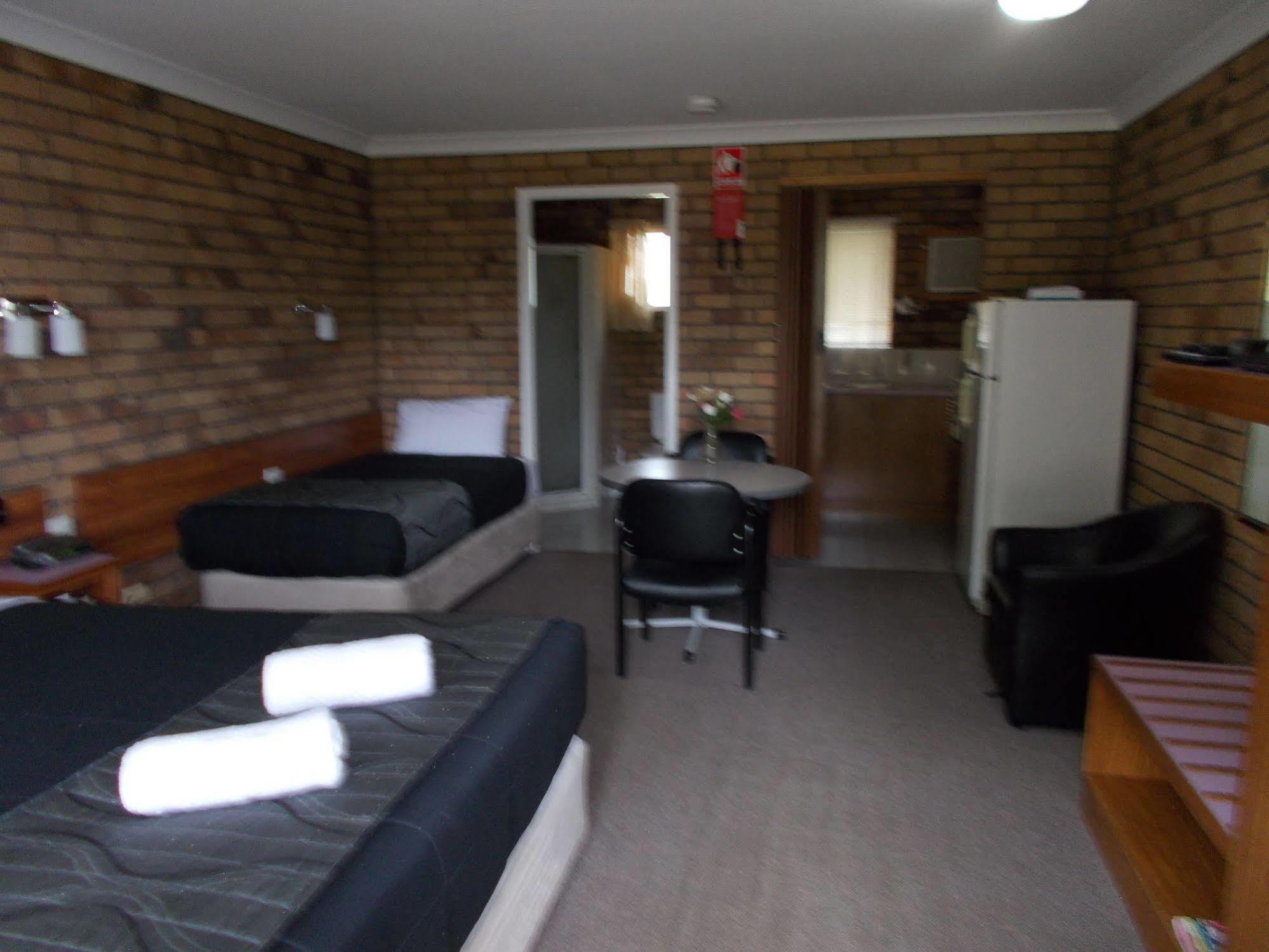 Park House Motor Inn Oakey Dış mekan fotoğraf